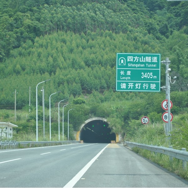 邁世交通隧道巡檢救援機(jī)器人助力防城港市四方山隧道